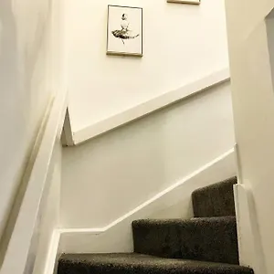 https://spacious-luxurious-1-bed-house-in-thamesmead.cambridgehotelsuk.com