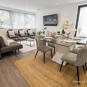 https://3-bedroom-with-balcony-and-garden-in-bournemouth.bournemouth-hotels.org